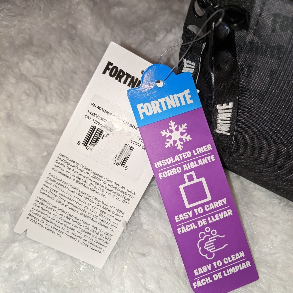Nwts Fortnite black skull lunch box - Picture 16 of 16